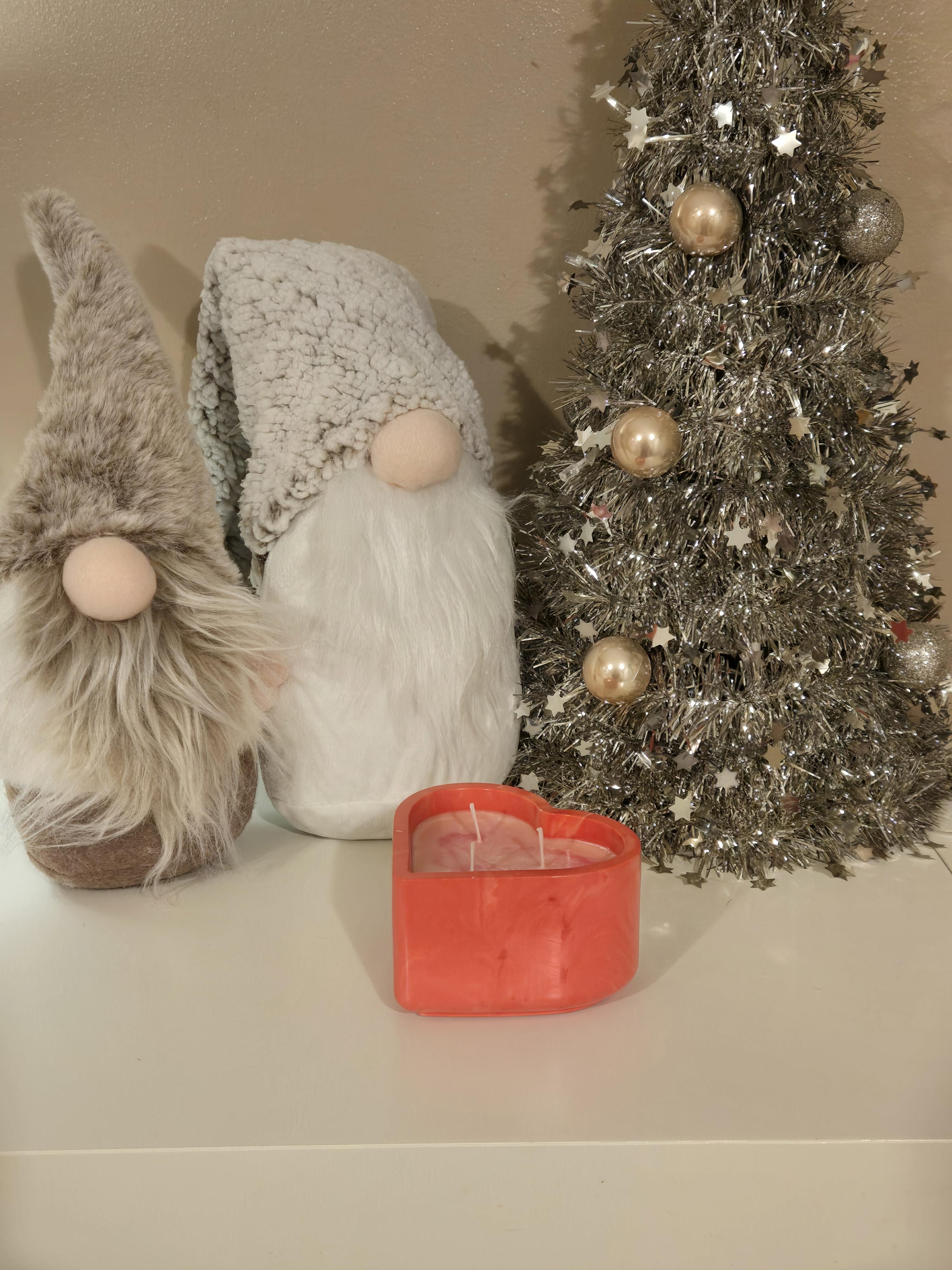 A delightful Red Marble Effect, heart shaped handmade pot filled with our soft & elegant white Cherry Blossom Soy Wax. Sweet, romantic, & perfect for adding a gentle, fresh fragrance to any space.