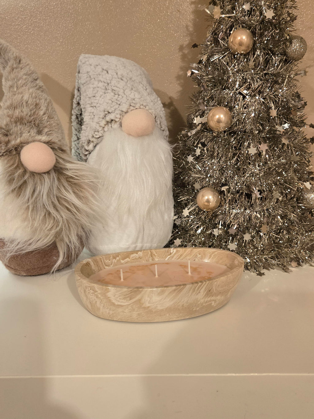 Gorgeous beige & white marble effect handmade pot, beautifully filled with our Coffee Cake soy wax, offering a warm sugary cake notes for a homely, comforting aroma.