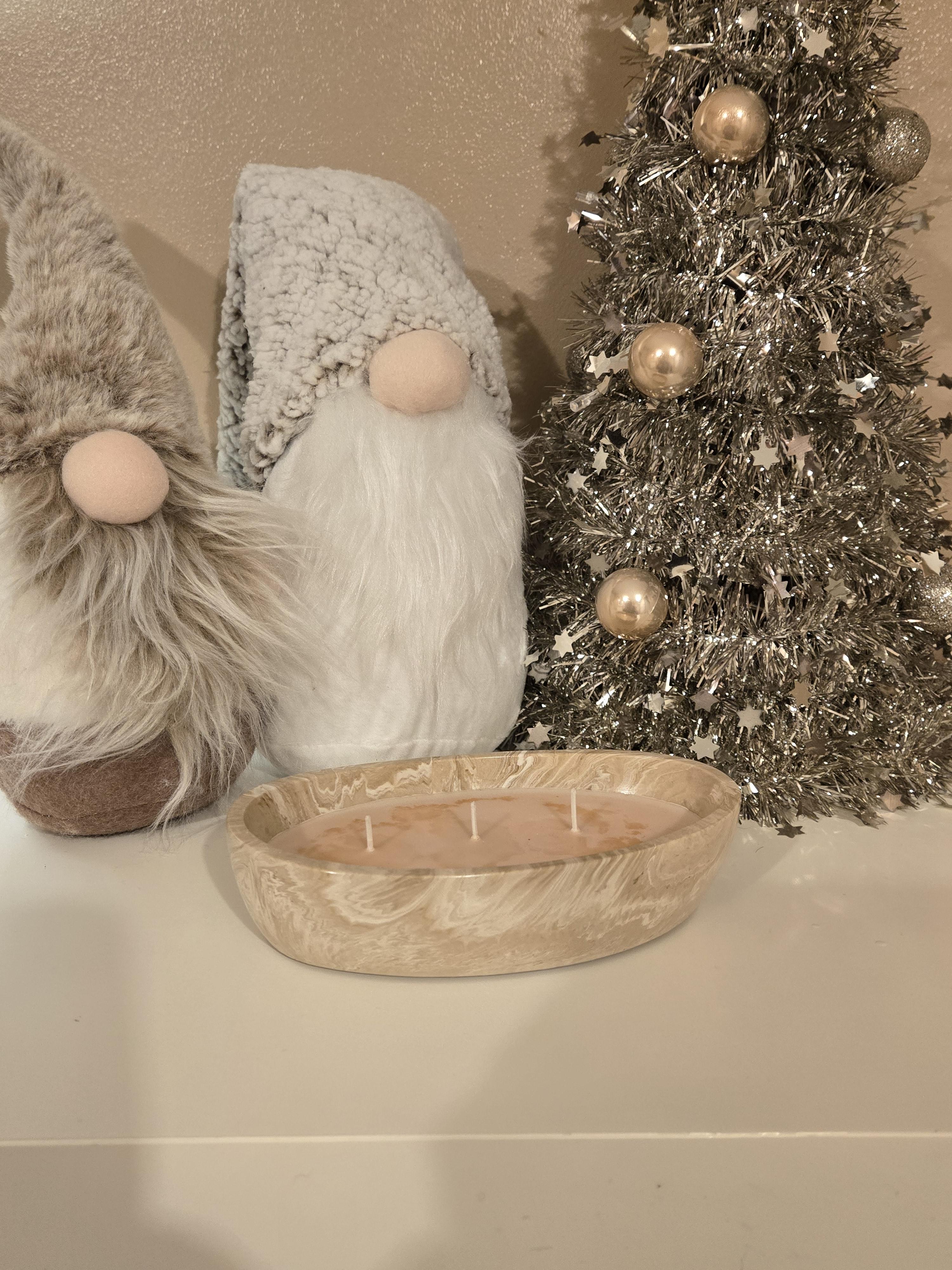 Gorgeous beige & white marble effect handmade pot, beautifully filled with our Coffee Cake soy wax, offering a warm sugary cake notes for a homely, comforting aroma.