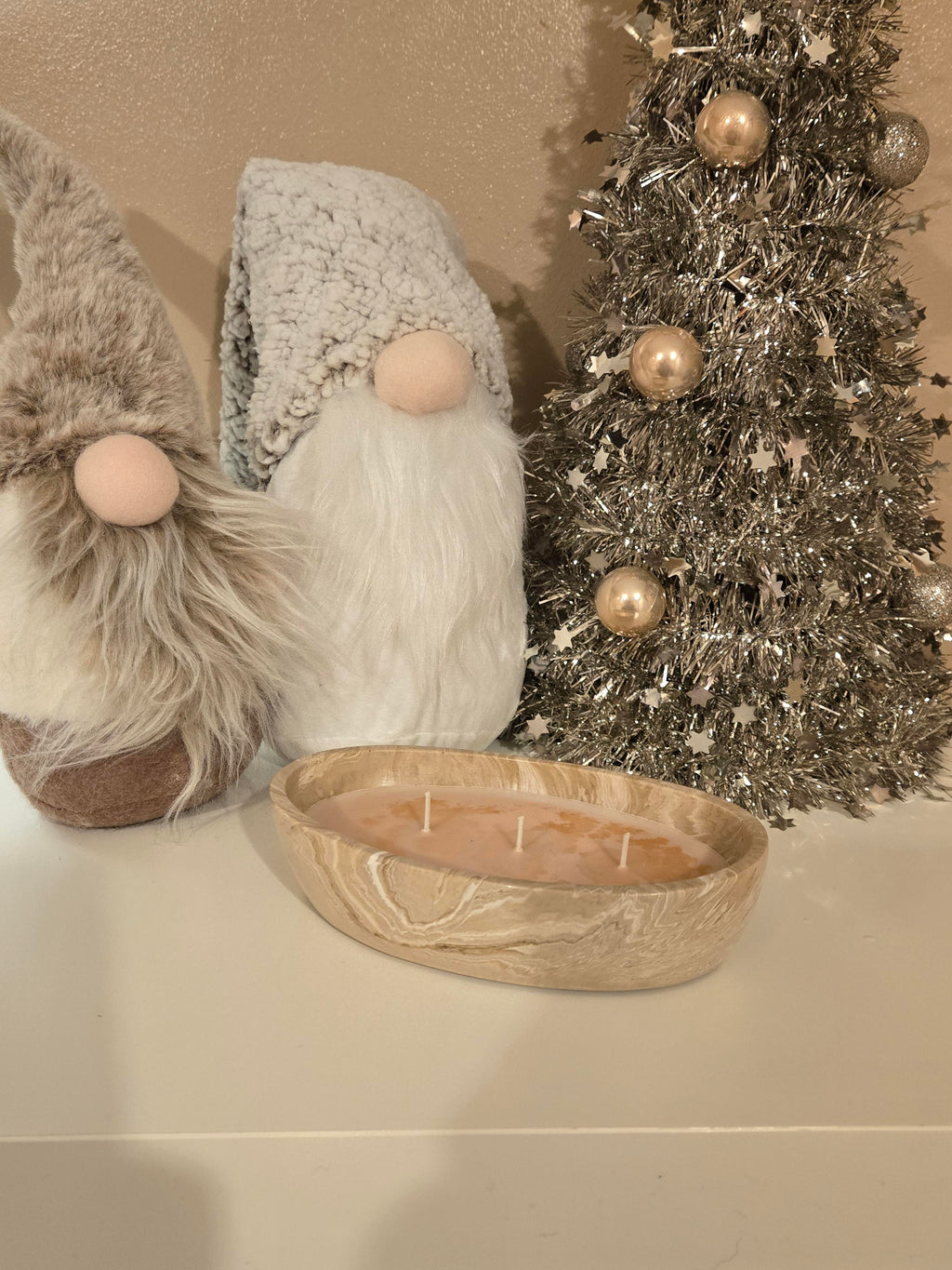 Gorgeous beige & white marble effect handmade pot, beautifully filled with our Coffee Cake soy wax, offering a warm sugary cake notes for a homely, comforting aroma.