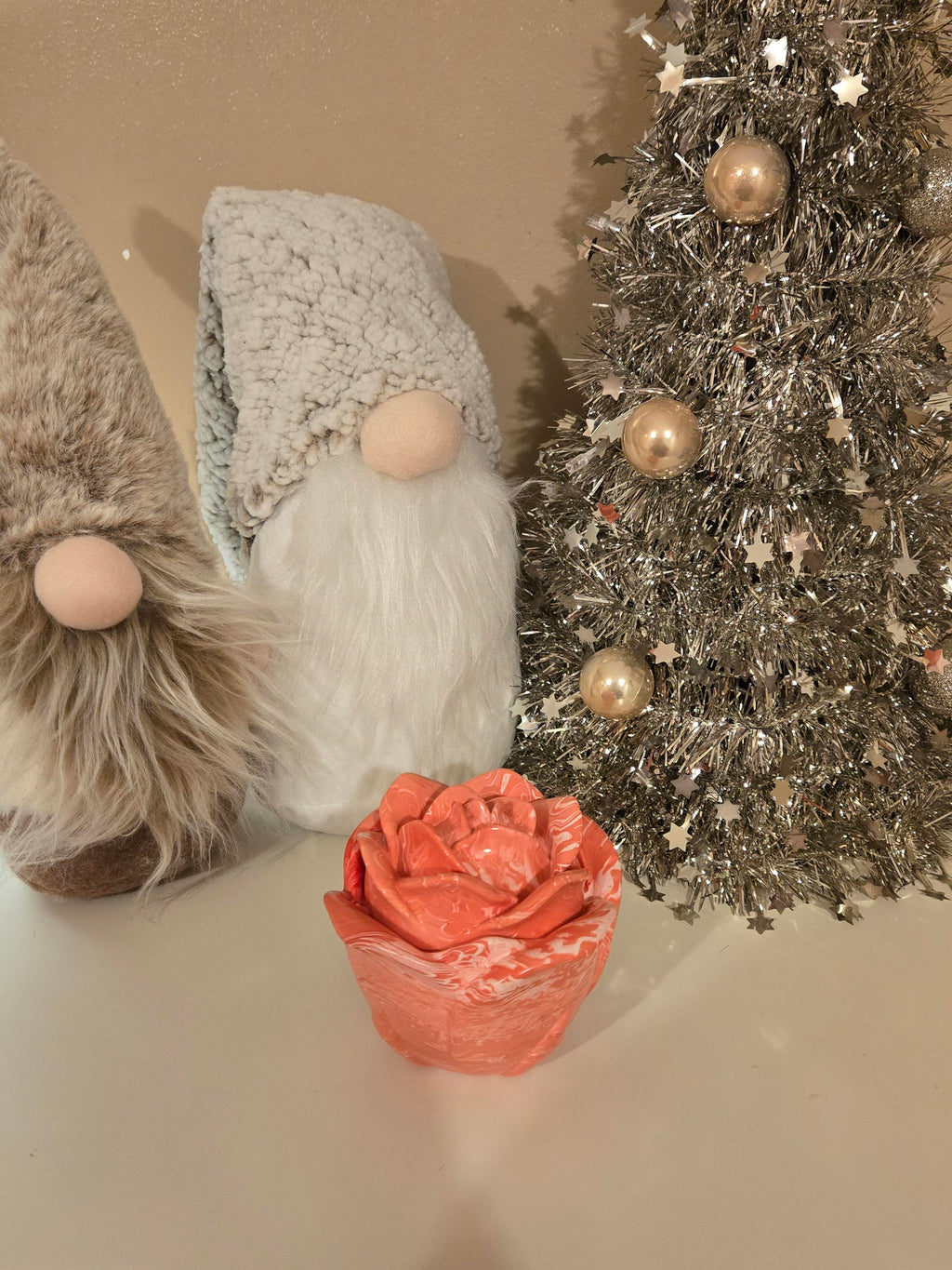 A stunning rose shaped pot in a rich Red Marble effect, beautifully filled with our delicate White Cherry Blossom Soy Wax. Elegant, romantic, & perfect for adding a soft, fragrant touch to any room.