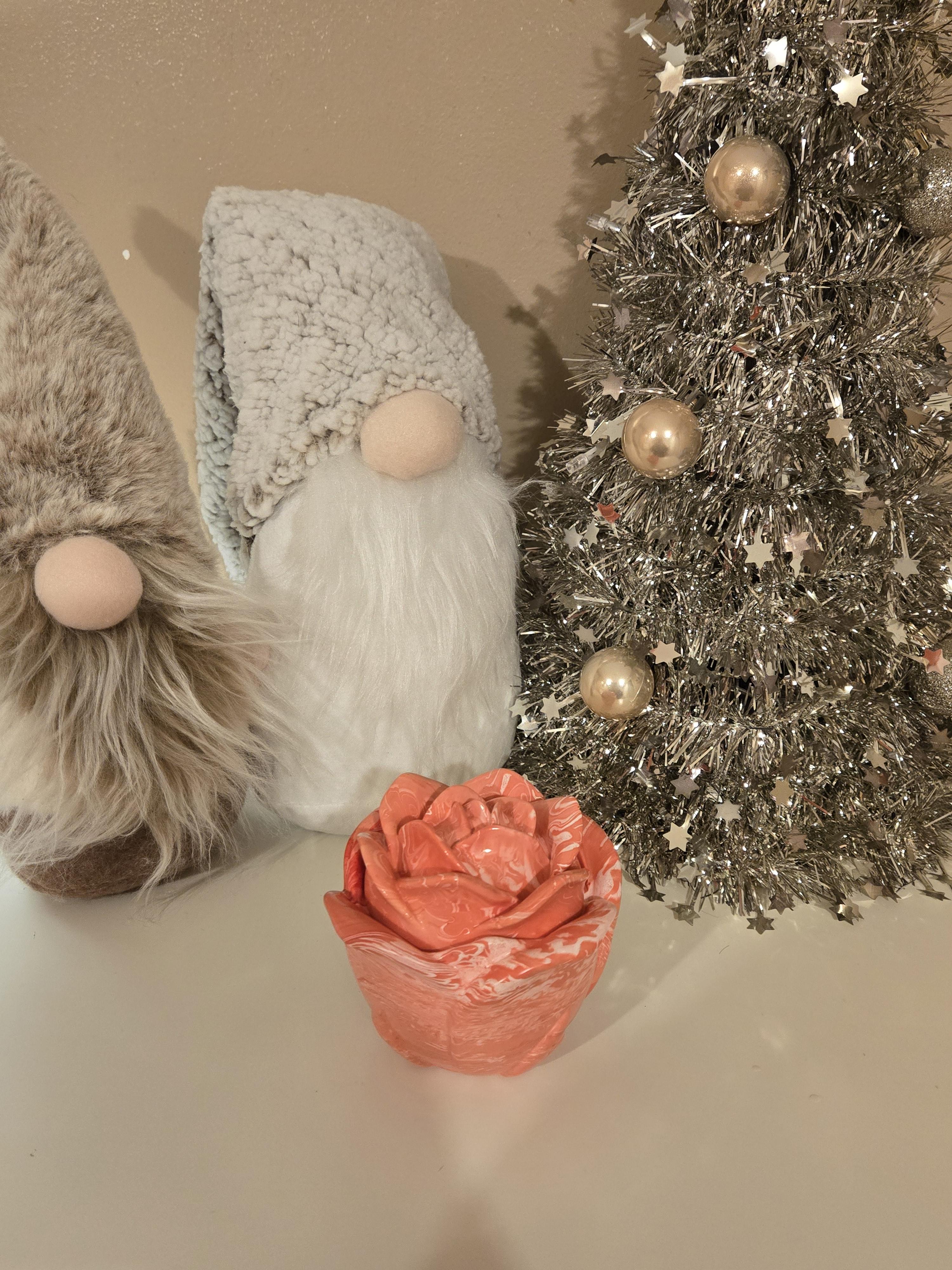 A stunning rose shaped pot in a rich Red Marble effect, beautifully filled with our delicate White Cherry Blossom Soy Wax. Elegant, romantic, & perfect for adding a soft, fragrant touch to any room.