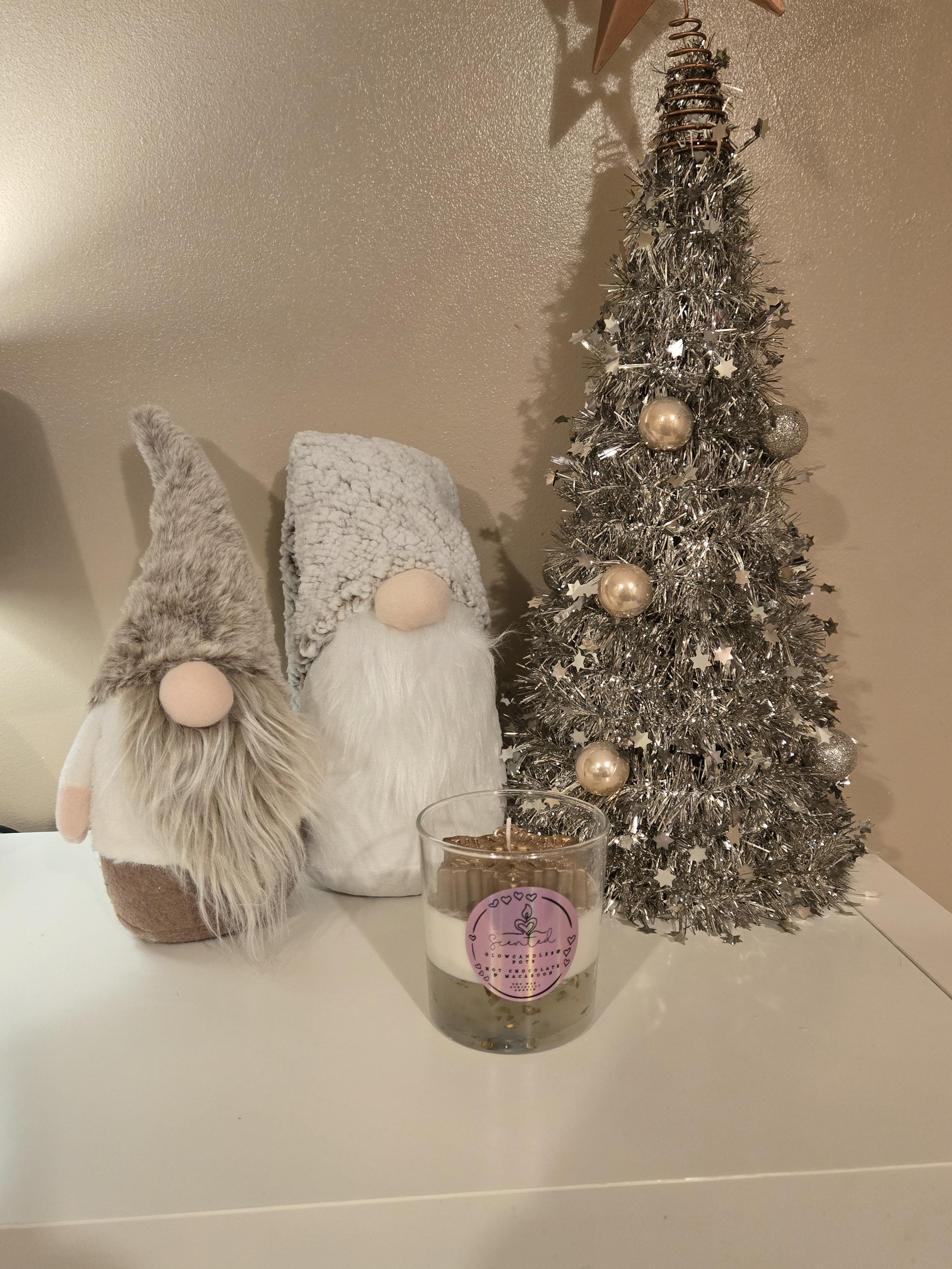 Rich Hot Chocolate & Sweet Macaroon Candle with Stunning Gold Snowflake Topper Cozy Creamy Festive Household Candle Ideal for Gifting