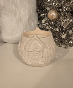 A gorgeous small handmade pot featuring a cute house & flower design, filled with our rich Hot Chocolate & Macaroon soy candle wax. A cosy, whimsical treat that brings warmth, sweetness, & charm to any space.