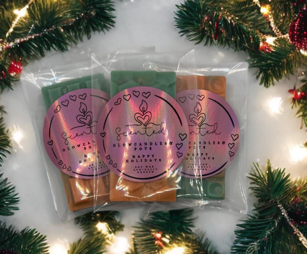 'Happy Holidays' ️Celebrate the season with, a heart-warming mix of cinnamon, orange, clove, and sweet vanilla, filling your home with that festive, feel-good aroma we all love
