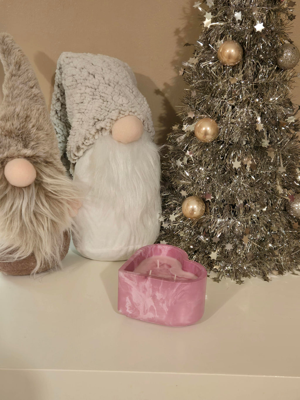 A gorgeous Heart Shapped handmade pot in a pink & white marble effect, beautifully filled with our delicate White Cherry Blossom soy wax. Soft, elegant, & perfect for adding a sweet, fresh touch to any space.