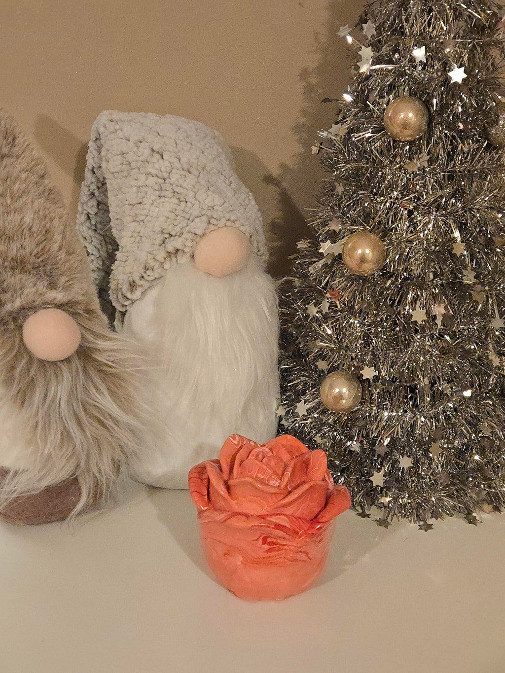 A stunning rose shaped pot in a rich Red Marble effect, beautifully filled with our delicate White Cherry Blossom Soy Wax. Elegant, romantic, & perfect for adding a soft, fragrant touch to any room.